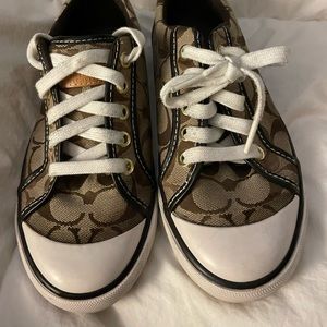 Coach sneakers un great condition